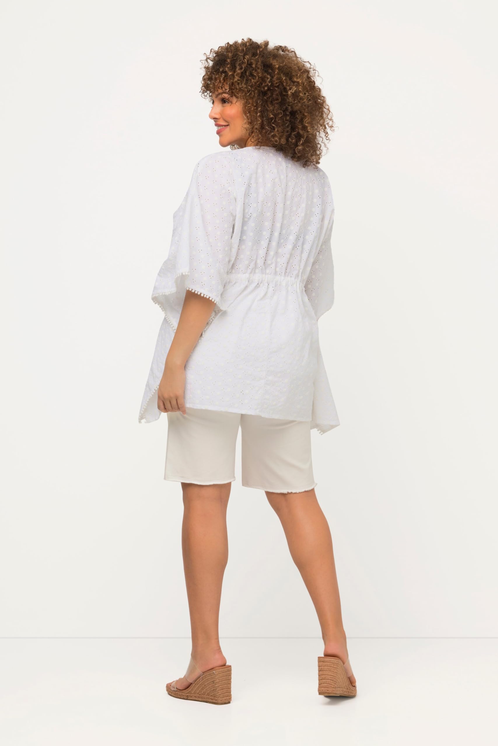 Ulla Popken Femme Grandes Tailles Blouse Style Kimono Oversized à Manches 3/4. Dentelle ajourée et Pompons. 816758