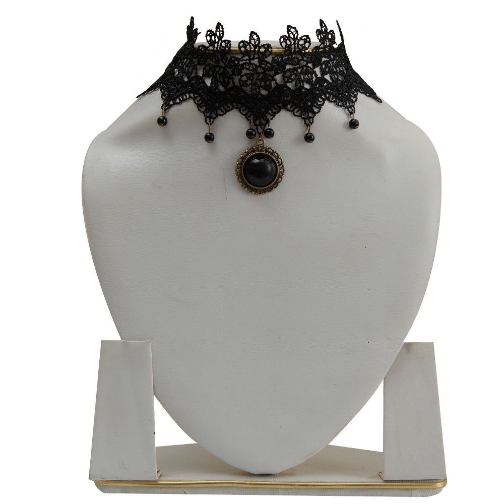 Elegant Lace Necklace with Intricate Design