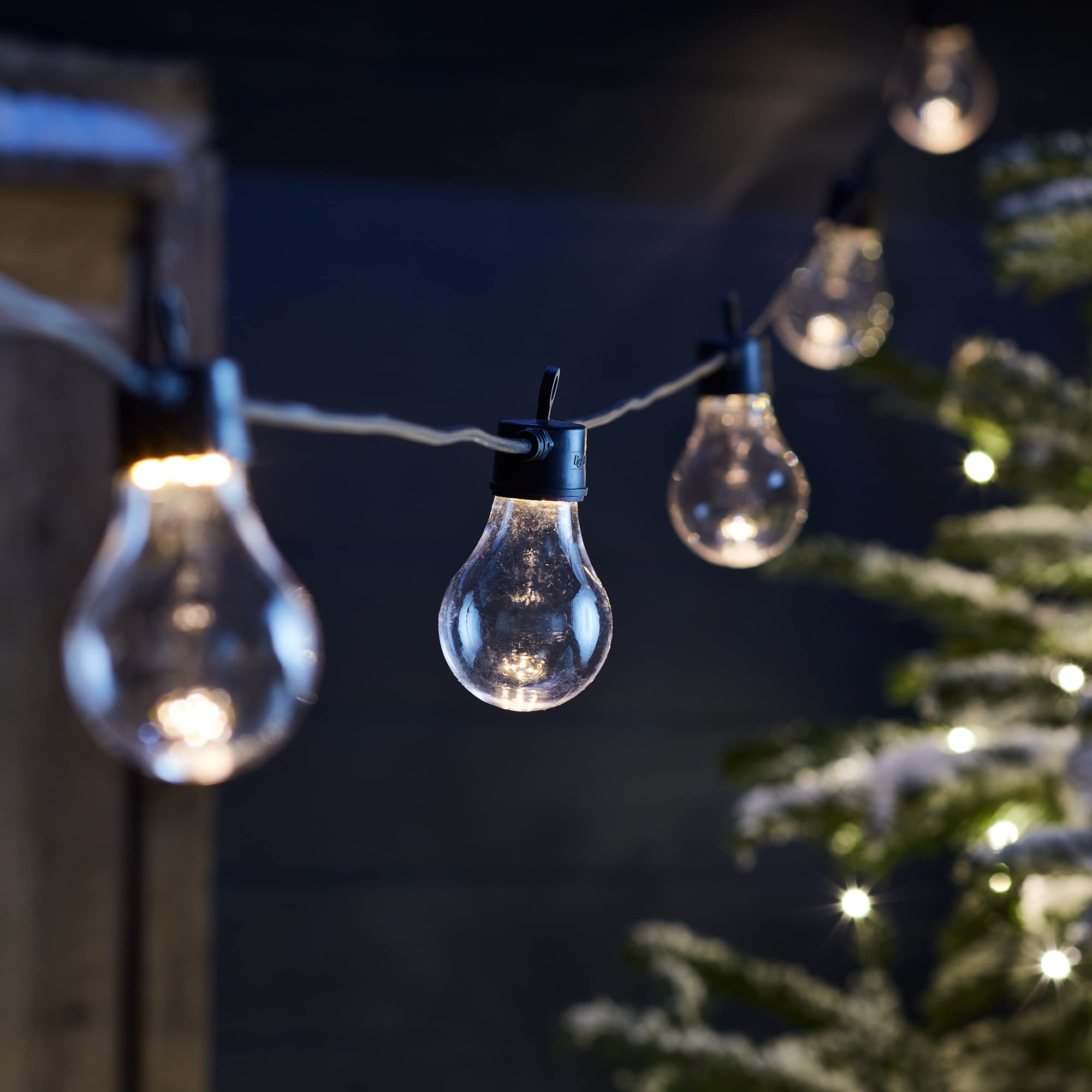 Lights4fun Glühbirnen-Lichterkette | Core Connect mit 20 warmweißen LEDs | klare transparent schwarz | inkl. Netzstecker für Innen & Außen | Garten Party | Länge 10 m