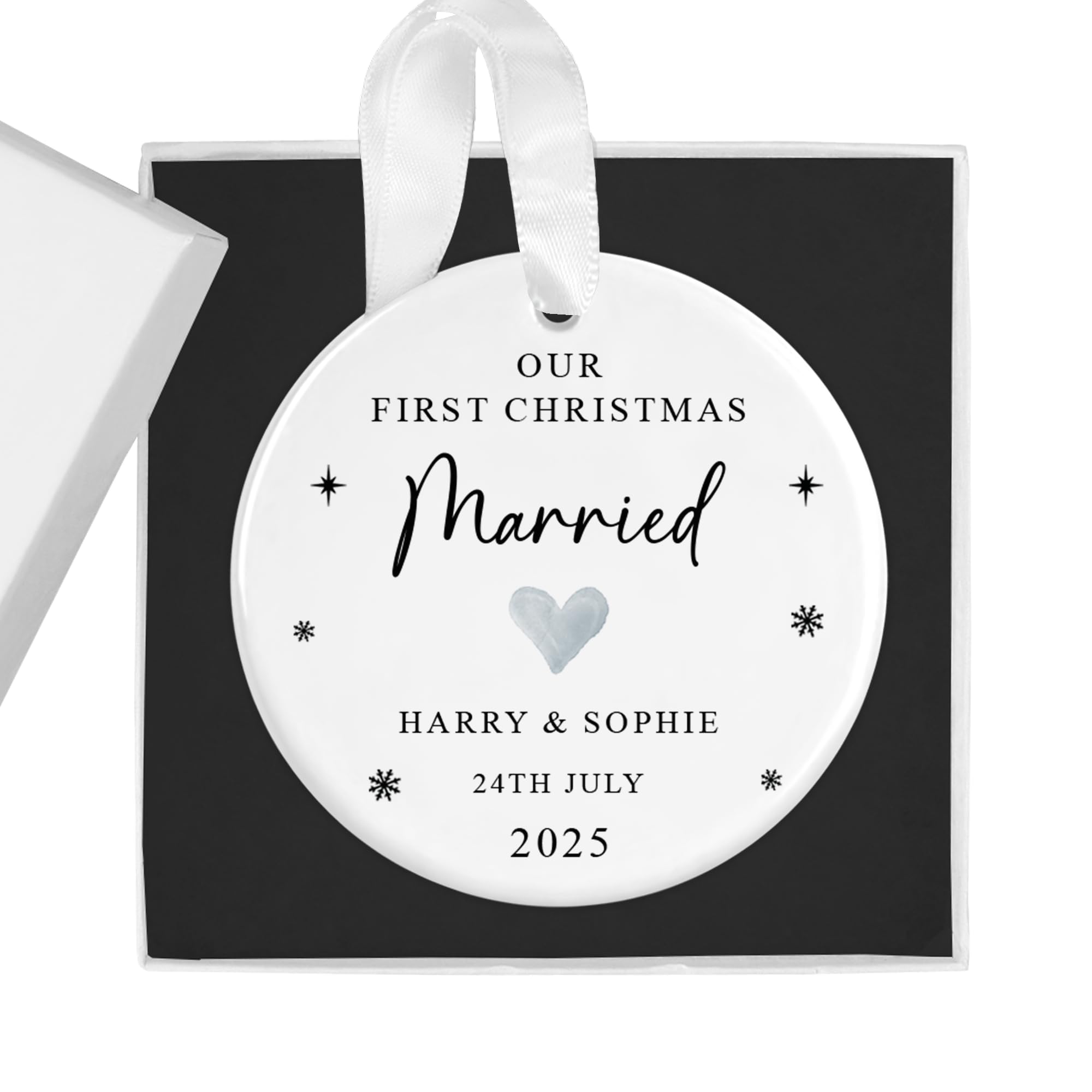 First Christmas Married Personalised Ceramic Bauble with Gift Box - Custom 1st Xmas Mr & Mrs Tree Ornament - Keepsake for Newlyweds (Round)