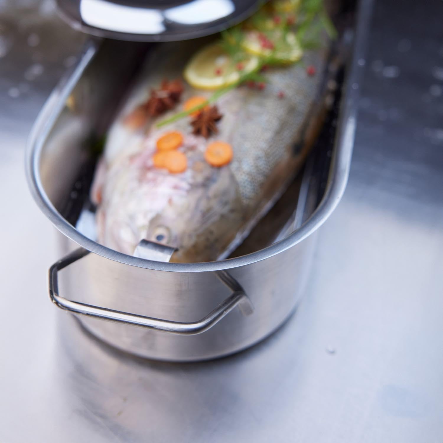 Baumalu, Poissonnière 60 cm en Acier Inoxydable Argenté, Ustensile de Cuisine Tous Feux y compris Induction, Poignées Métal, Idéale pour la Préparation de Poissons et Fruits de Mer