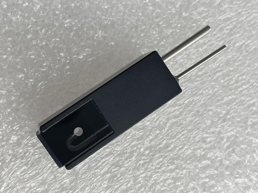 Quarz-Durchflussküvette mit Edelstahlrohr – 10-mm-Durchflusszelle, 30 µL Volumen, selbstmaskierendes devise, Z=8,5