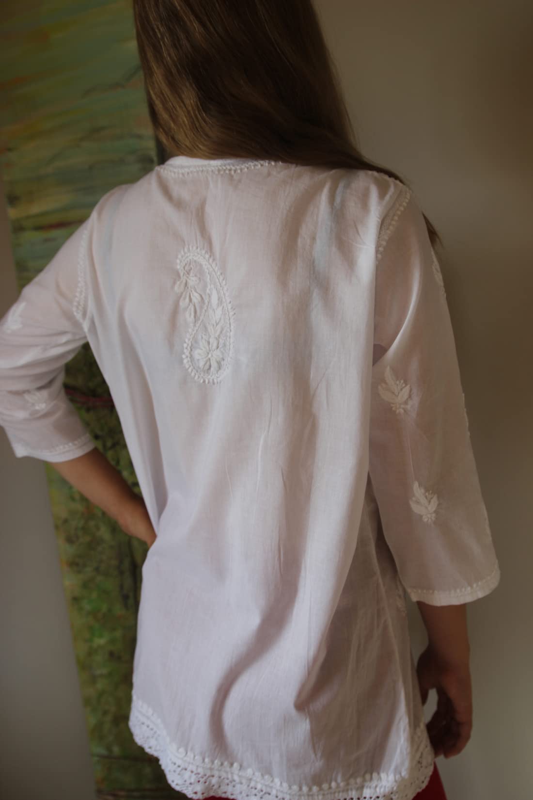 Kurti - Camicia a tunica sciancrata in puro cotone bianco ricamato a mano