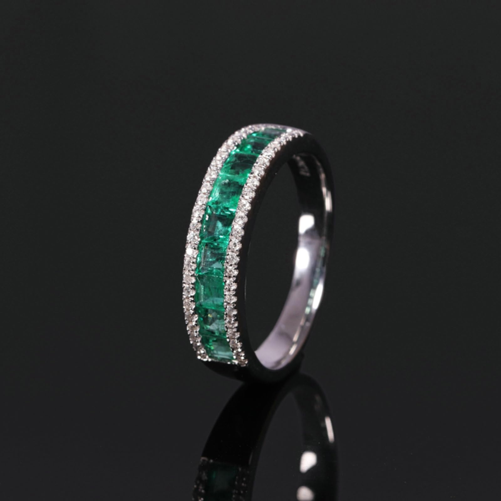Anillos de compromiso de platino para mujer, anillo de compromiso de tamaño H 1/2-V 1/2 flor con esmeralda ovalada de 1,5 quilates y moissanita 0,46 quilates