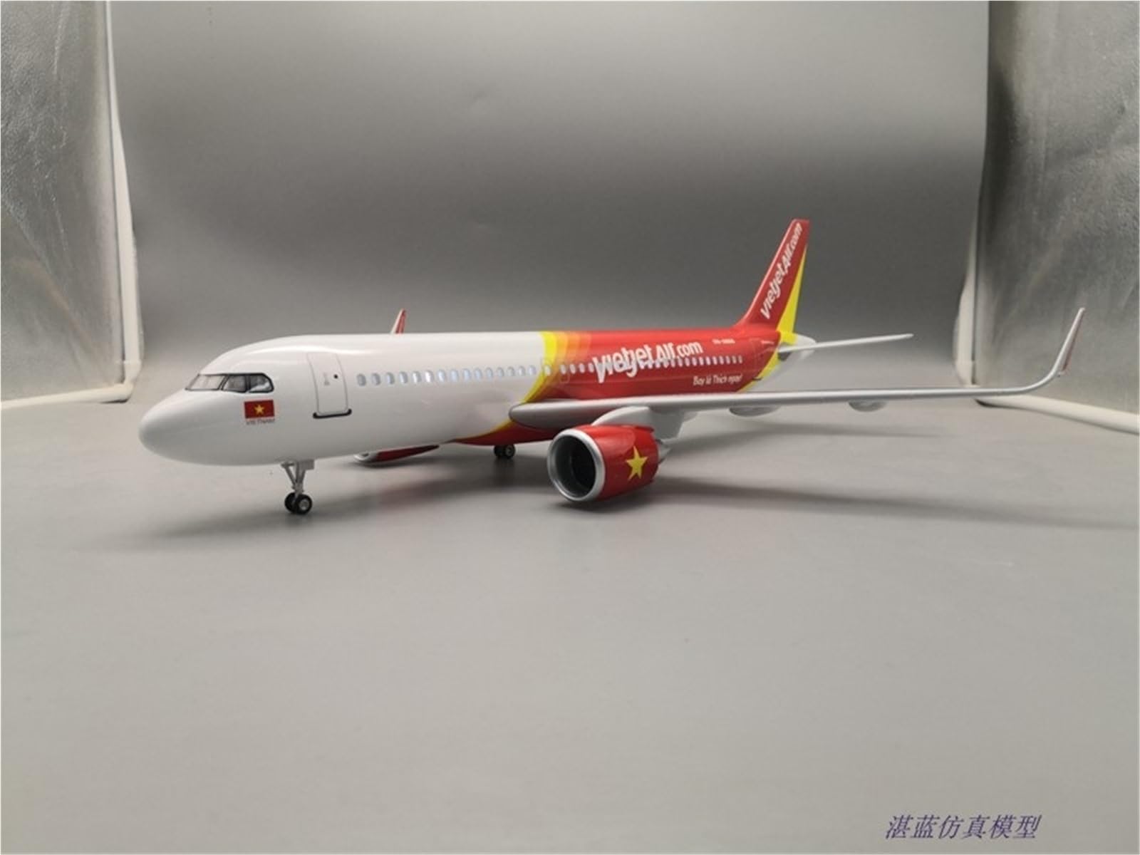 Repliki modeli samolotów 1/80 model odlewu kolekcjonerski samolot 47cm VietJet Air dla Airbus A320 repliki samolotów pasażerskich miniaturowy model samolotu (bez światła)