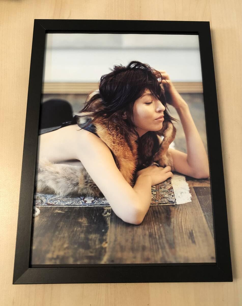 Amazon.co.jp: kj 額装品 松雪泰子 ノーブラ 写真 A4サイズ額入り