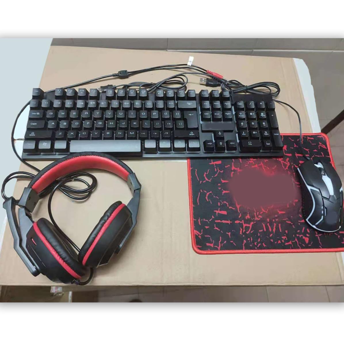 iplusmile Tastiera e Mouse Gaming 4 in 1 Retroilluminati, 104 Tasti, in Abs, Nero, Cuffie e Mouse Pad, Set per Gioco Bordi Cuciti