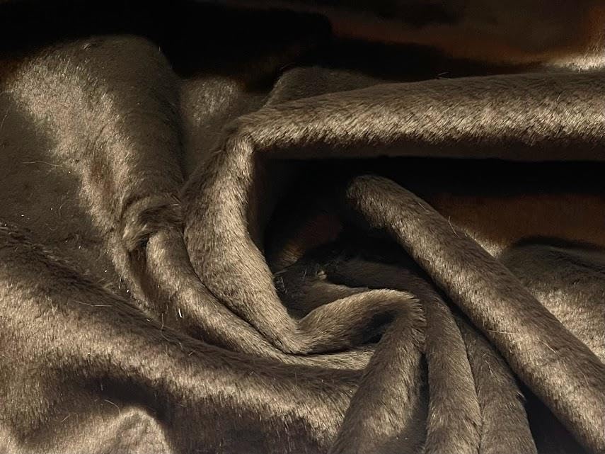 Tissu en fausse fourrure doux contre le froid pour confectionner des vêtements chauds