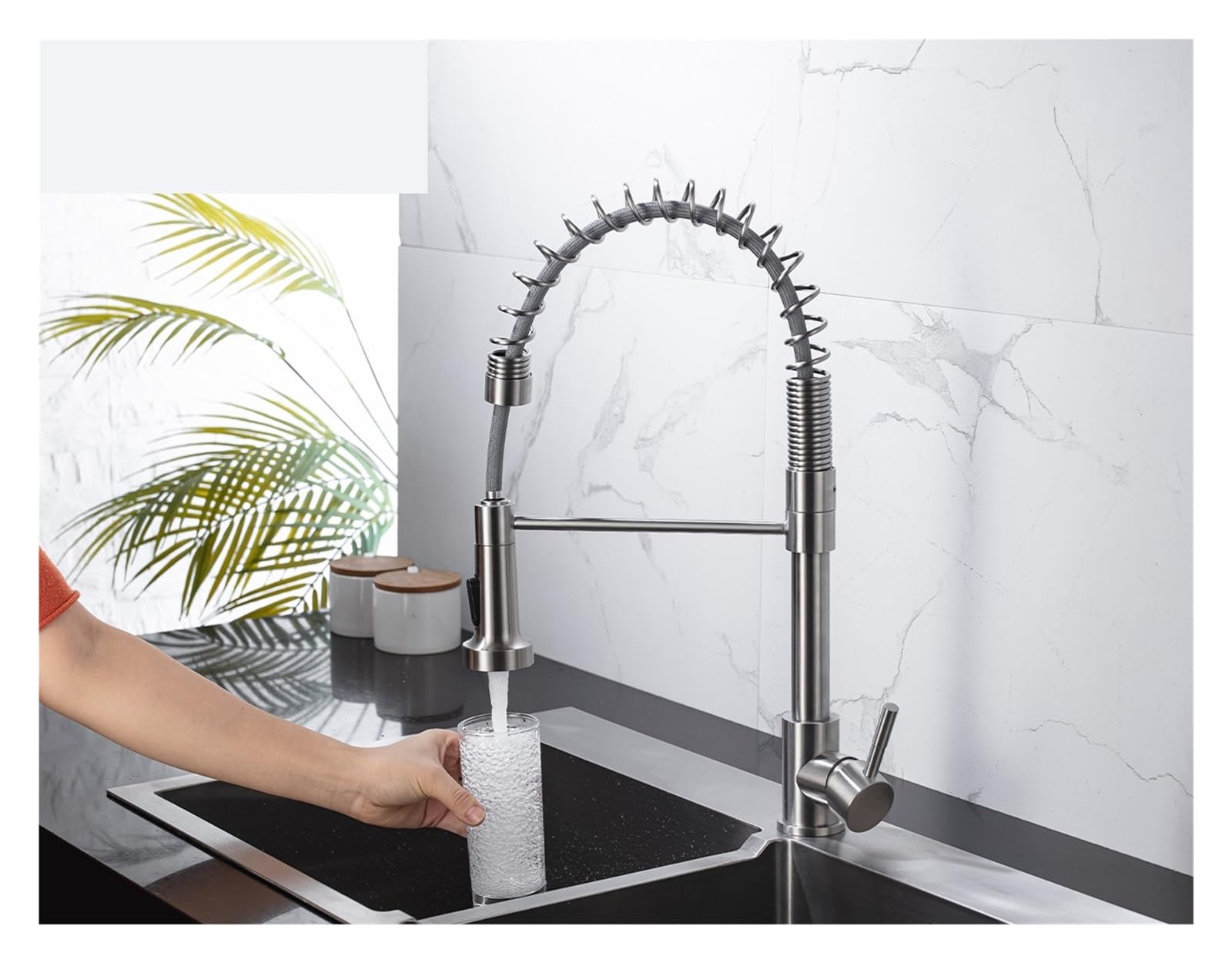 Robinet d'eau chaude et froide au fini nickel brossé durable