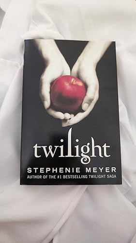 Amazon | Twilight (The Twilight Saga) | Meyer, Stephenie