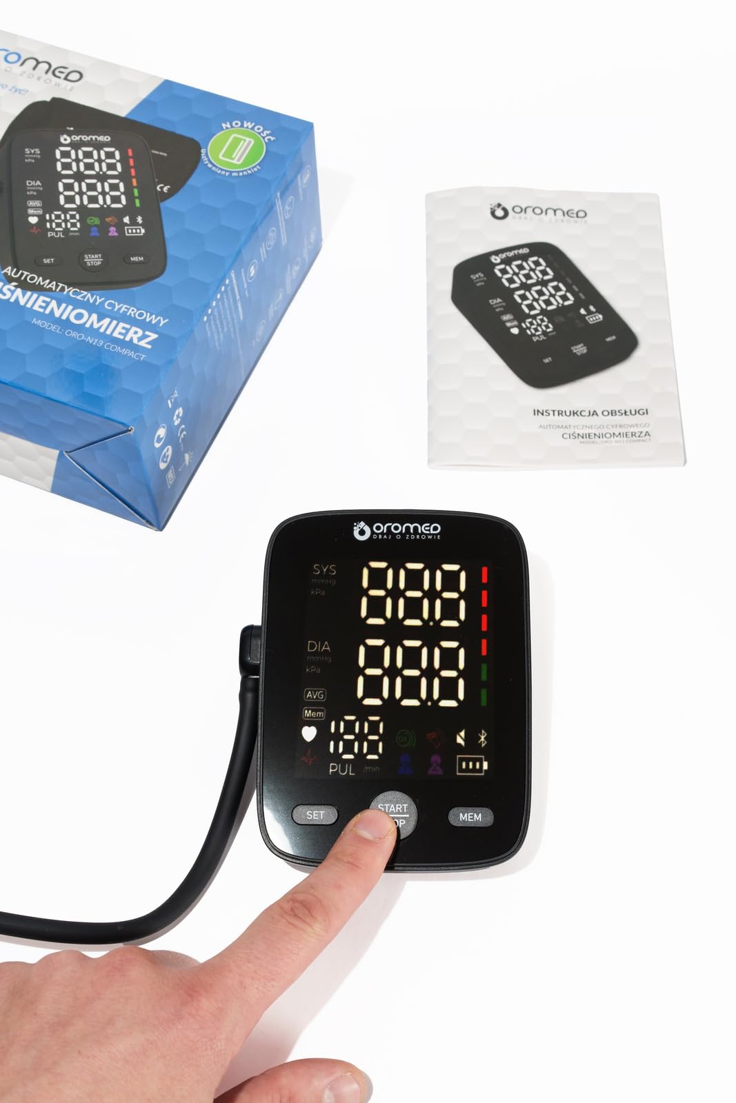 Oromed ORO-N13 - Tensiómetro digital de brazo compacto con pantalla LED, detección de arritmias, 2 x 120 ranuras de memoria, USB y batería, apagado automático