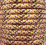 El cable textil Pixel de 5 metros en un vibrante tono naranja ofrece un diseño único y llamativo que se destaca, ideal para quienes buscan añadir un toque de color y estilo a sus dispositivos y espacios.