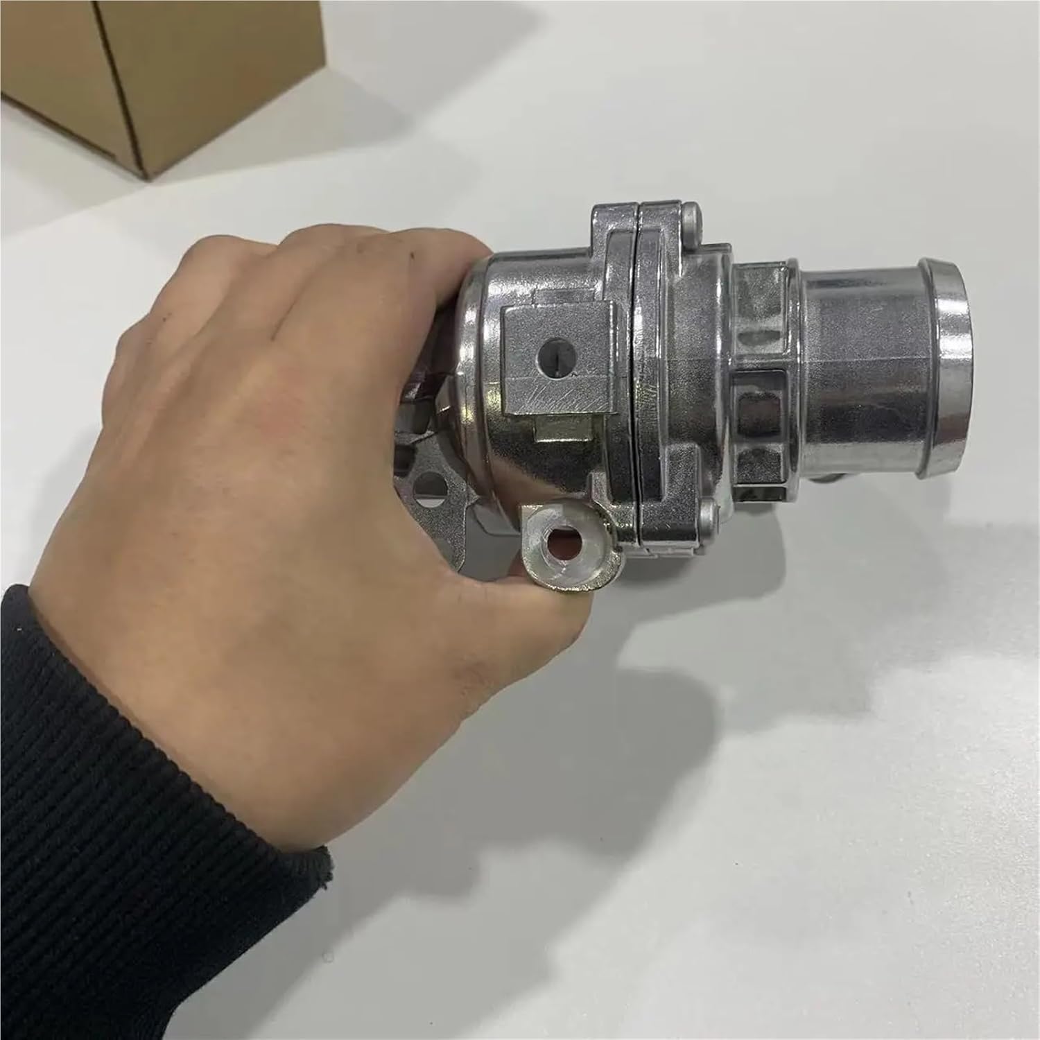 OEM LR117568 Aluminum Cooler Thermostat Water Outlet Room Compatible with Range Rover Sport Starpulse