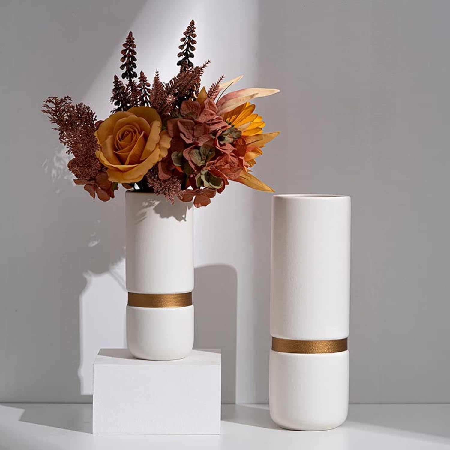 SIHIYA LIFE White Tube vase with a gold midline - Set | for flower arrangements, decor, events, gifting | with 20 pcs of white vase fillers