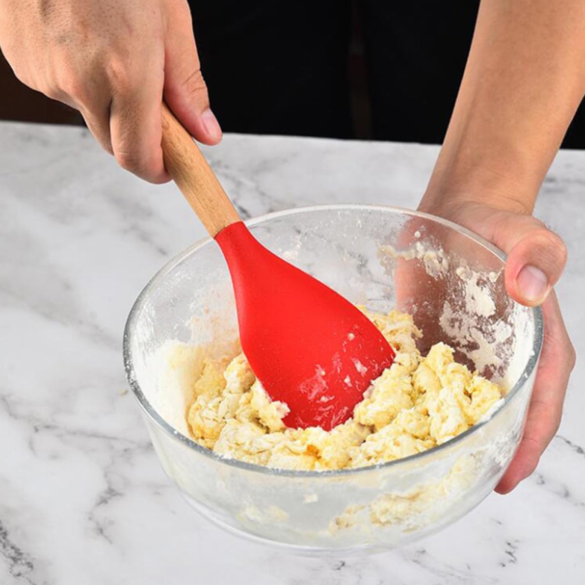 KICHOUSE 2 Pieces Heat Resistant Silicone Cream Spatulas with Wooden Handles, Cake Scrapers for Baking and Icing, Flexible Silicone Scrapers for Kitchen Use