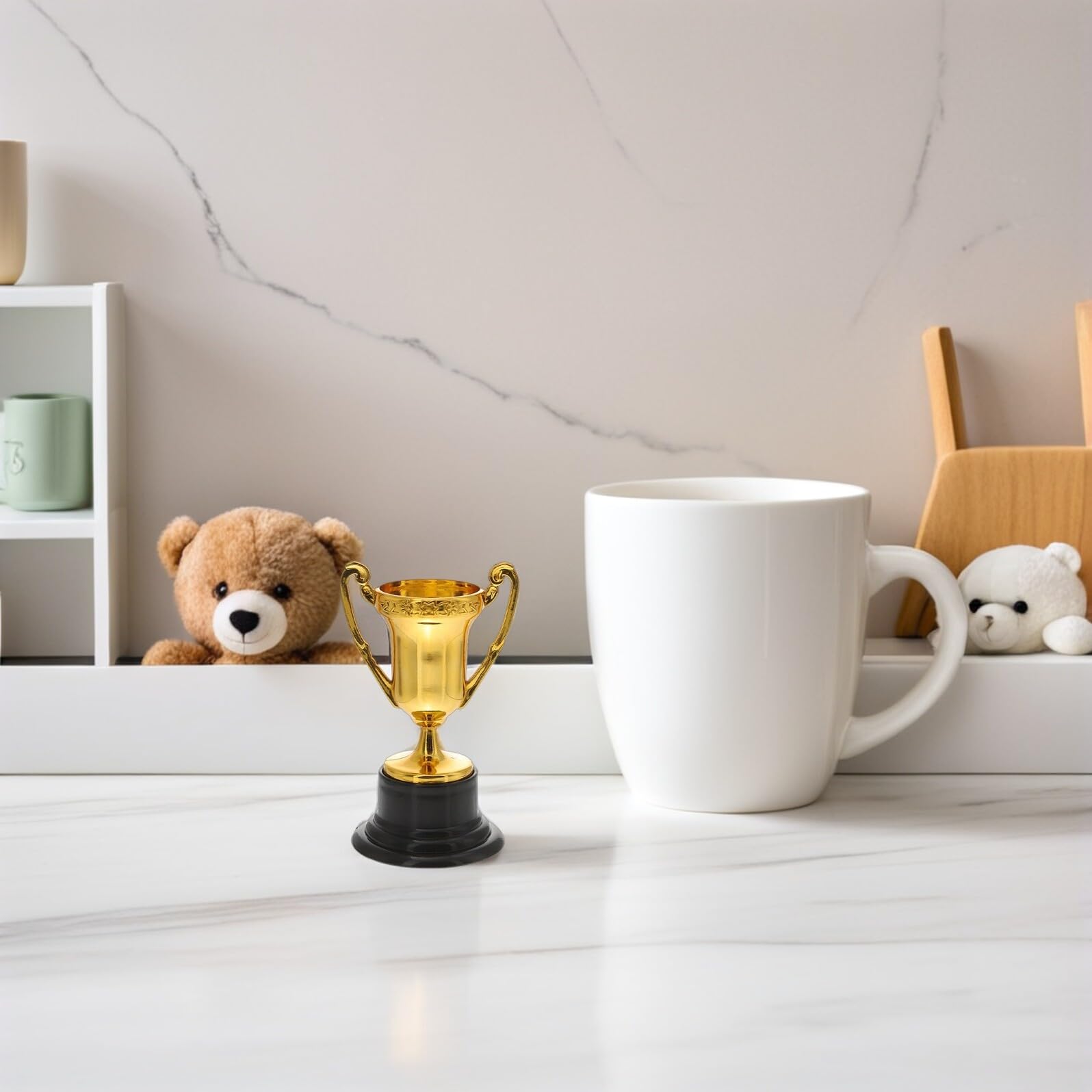 ibasenice 32 Copas de Trofeo de Plástico Dorado, Mini Premios Ligeros y Fáciles de Llevar para Decoraciones de Mini Trofeos en Fiestas y Eventos Deportivos