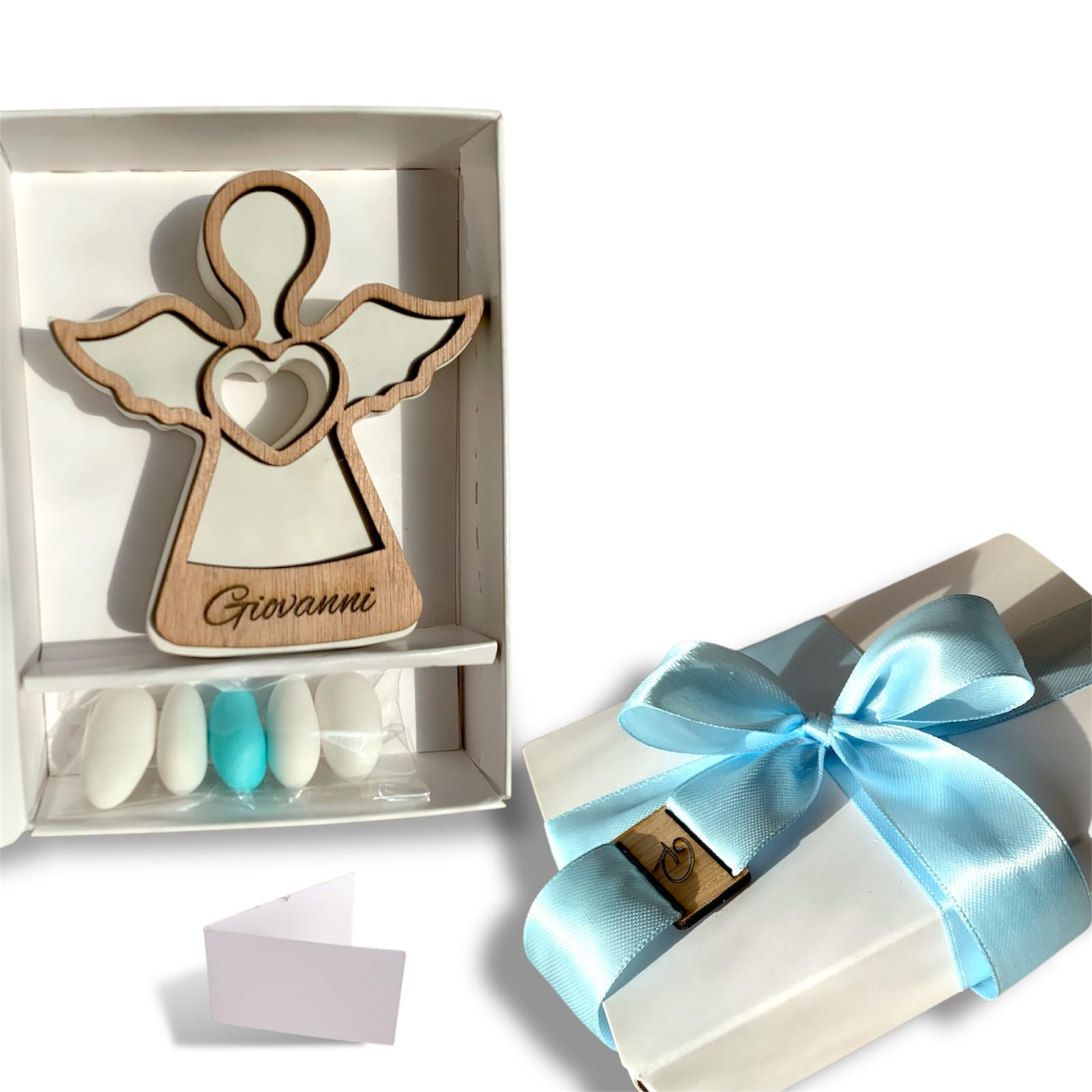 D A N A E FRAGRANZE ITALIANE Angelo in Legno e Polvere di Marmo, Personalizzabile, 10 x 9 cm, con Scatola Regalo, Confetti, Bigliettino e Nastro, Bomboniera per Battesimo, Comunione.