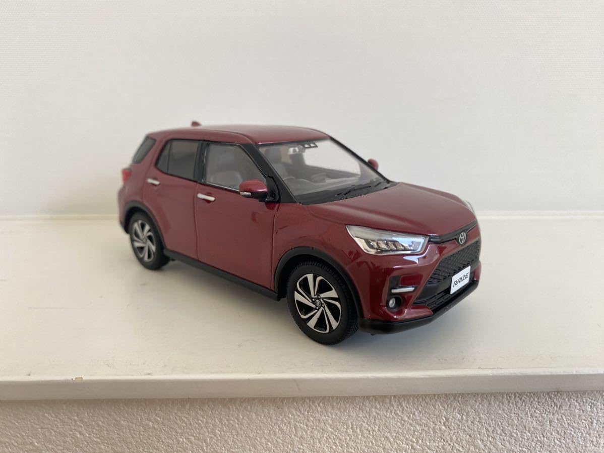 TOYOTAトヨタ　ライズ　非売品　1/30 ミニカー　　赤 トヨタ - TOYOTAトヨタ ライズ 非売品 1/30 ミニカー 赤 Amazon