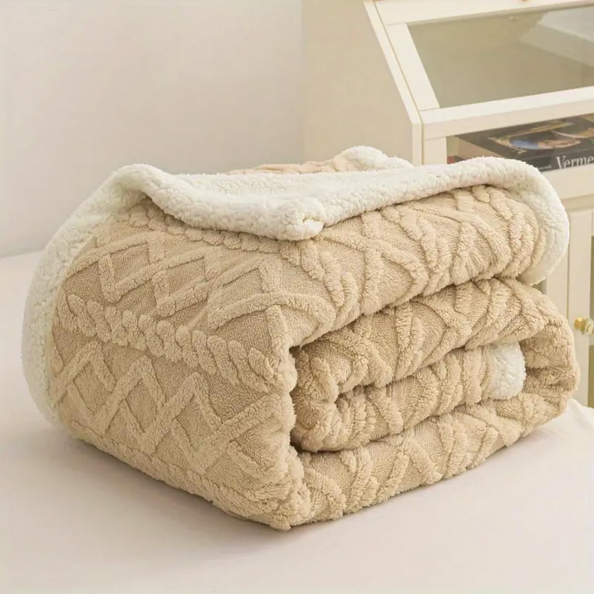 Fabienne Jacquard Sherpa Blanket Single Size Twin Plush Bed Blanket Single 160x220cm Flannel Fleece Reversible Lamb Blanket - Warm and Plush Throw Blanket for Bed Sofa Travel Couch (Beige)