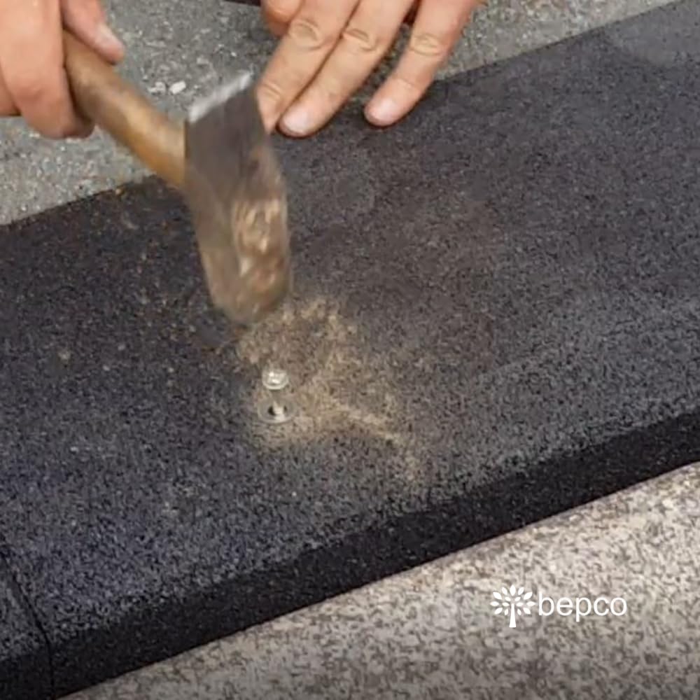 bepco Rampe de Trottoir, L x l x H : 100 x 25 x 5 cm, en Caoutchouc (Noire), avec rondelles intégrées à la Rampe pour la Fixation