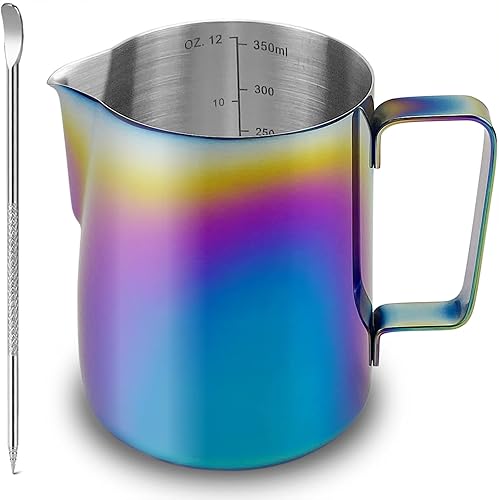 CAMKYDE Jarra de espuma de leche de acero inoxidable de 12 onzas, jarra de vapor con bolígrafo decorativo para máquinas de espresso, capuchino, arte