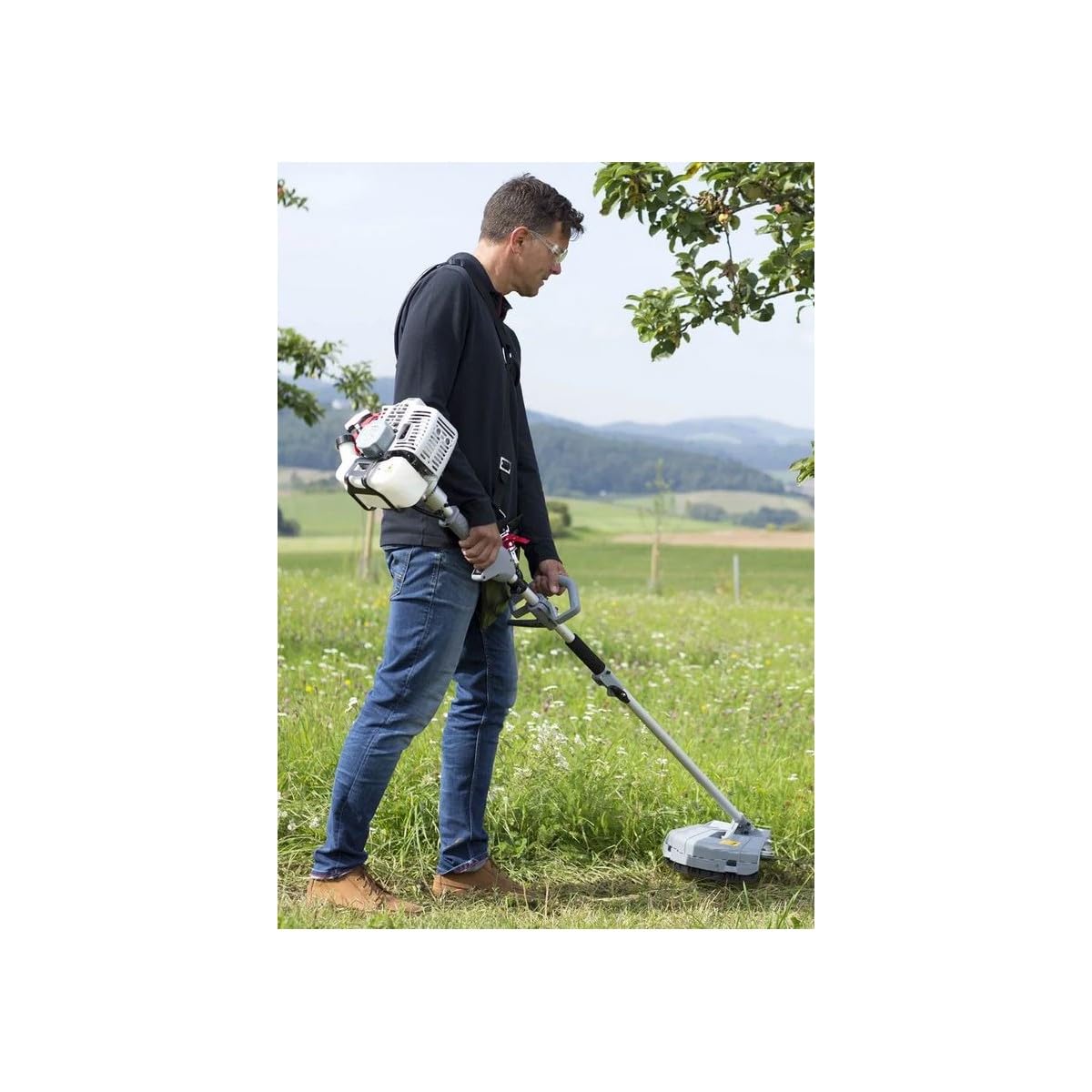 IKRA 73046710 Herramienta multifunción a Gasolina IBKH 33, 4en1: cortabordes, desbrozadora, Cortasetos telescópico y podadora de Altura, 900 W, Gris, Rojo y Negro