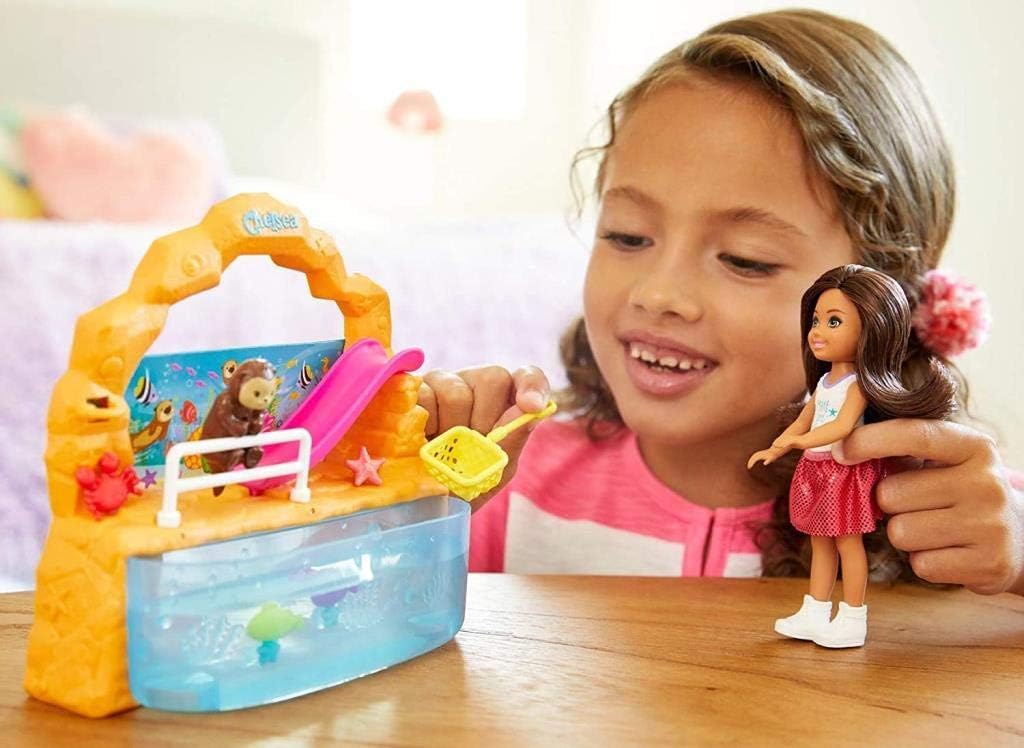 Barbie Club Chelsea Doll and Aquarium Playset, 6-inch Brunette, with Accessories, for 3 to 7 Year Olds