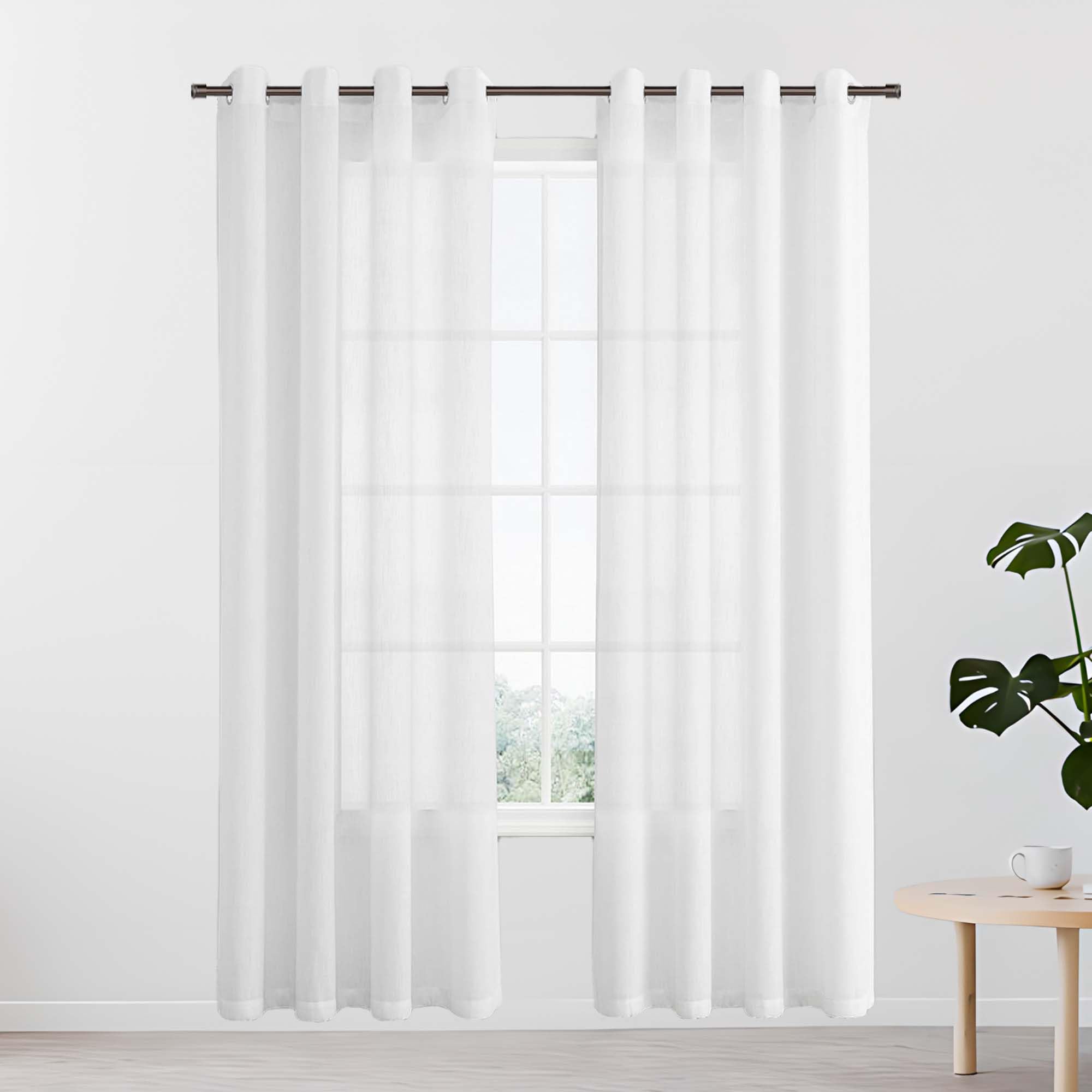 Rideaux voilage blanc anti regard pour illuminer un salon et adoucir la lumière de chambre