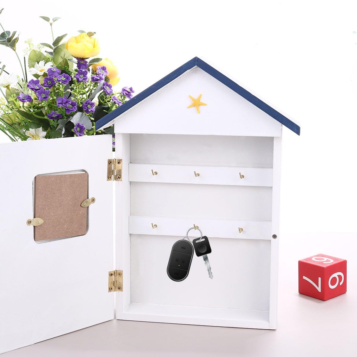 Portachiavi da Parete in Legno Bianco a Forma di Casetta Stile Costiero Ganci per Appendere Chiavi per Ingresso e Arredamento Casa