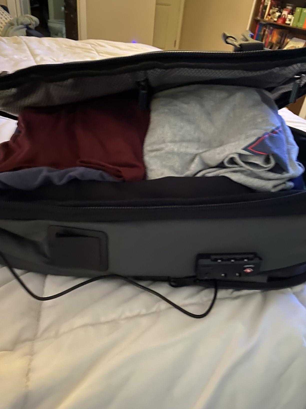 Vacuum Seal Backpack Travel with Built-in Pump 80L Expandable Travel Backpack with Vacuum System. TSA Lock Water Resistant Carry-On Backpack photo review