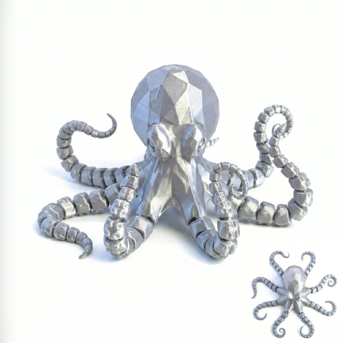3D Printed Articulated Octopus - Flexible Sensory Desk Pet & Poseable Ocean Animal Figure, Stress Relief Toy for Kids & Adults, Unique Office Decor, ADHD Gift (Silver,S)