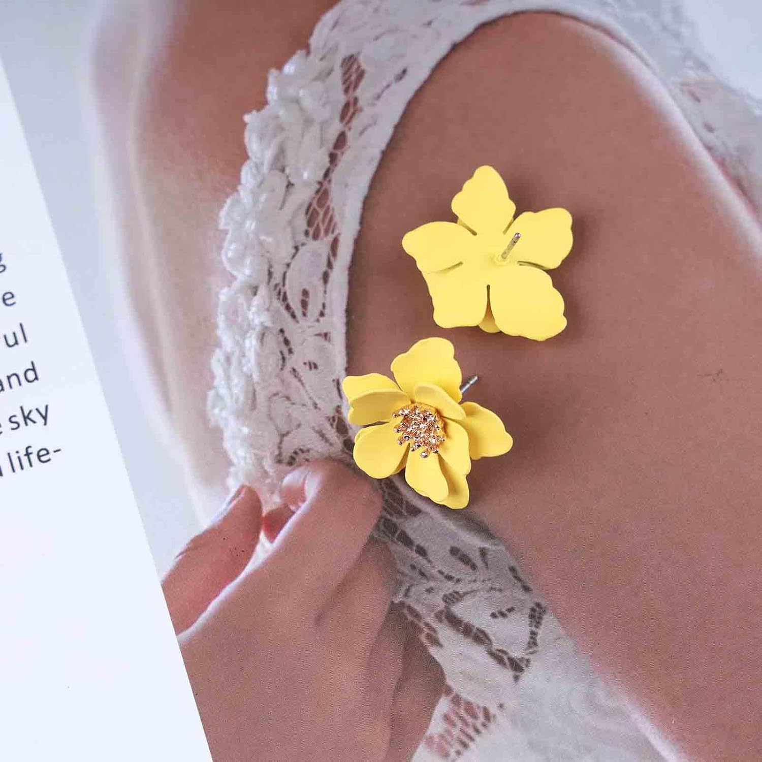 Boucles D'Oreilles Fleur Noire Boucles D'Oreilles Fleur Acrylique