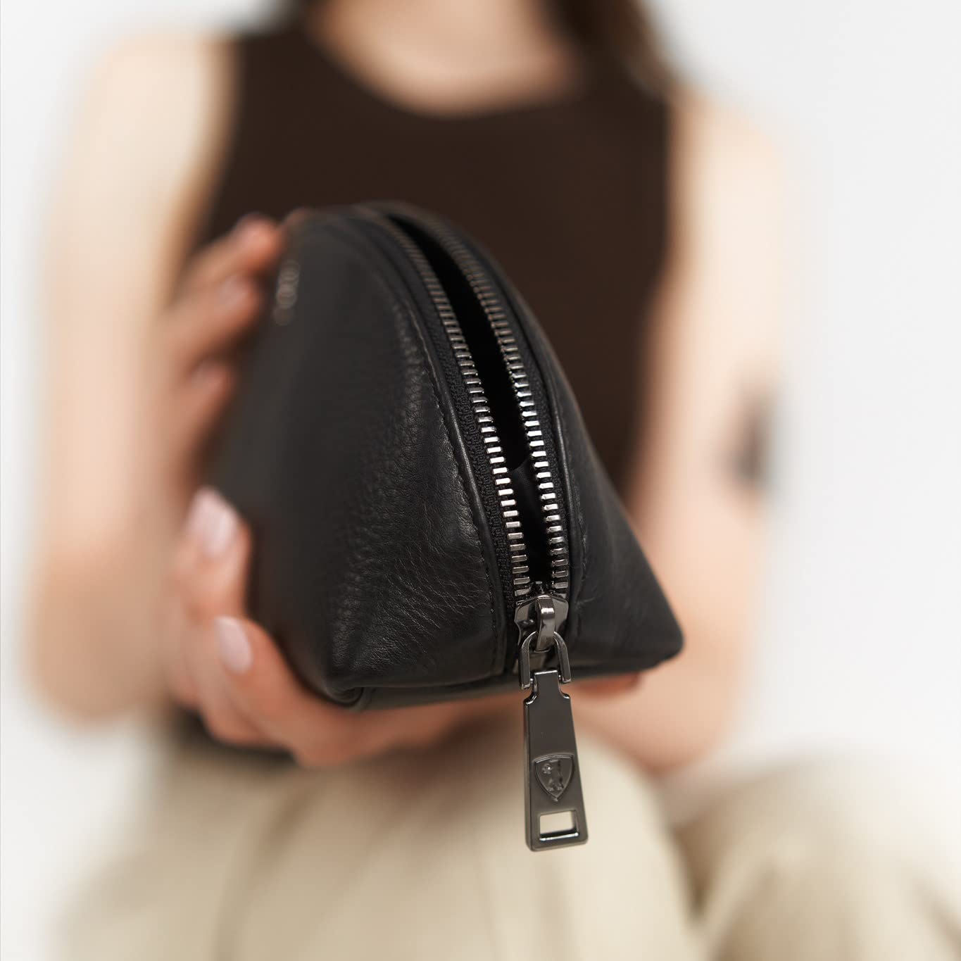 Berliner Bags Zoe Neceser de Piel Auténtica, Pequeño Estuche de Maquillaje con Cremallera YKK, Forro Impermeable y Bolsillo Interior para Mujer – Negro