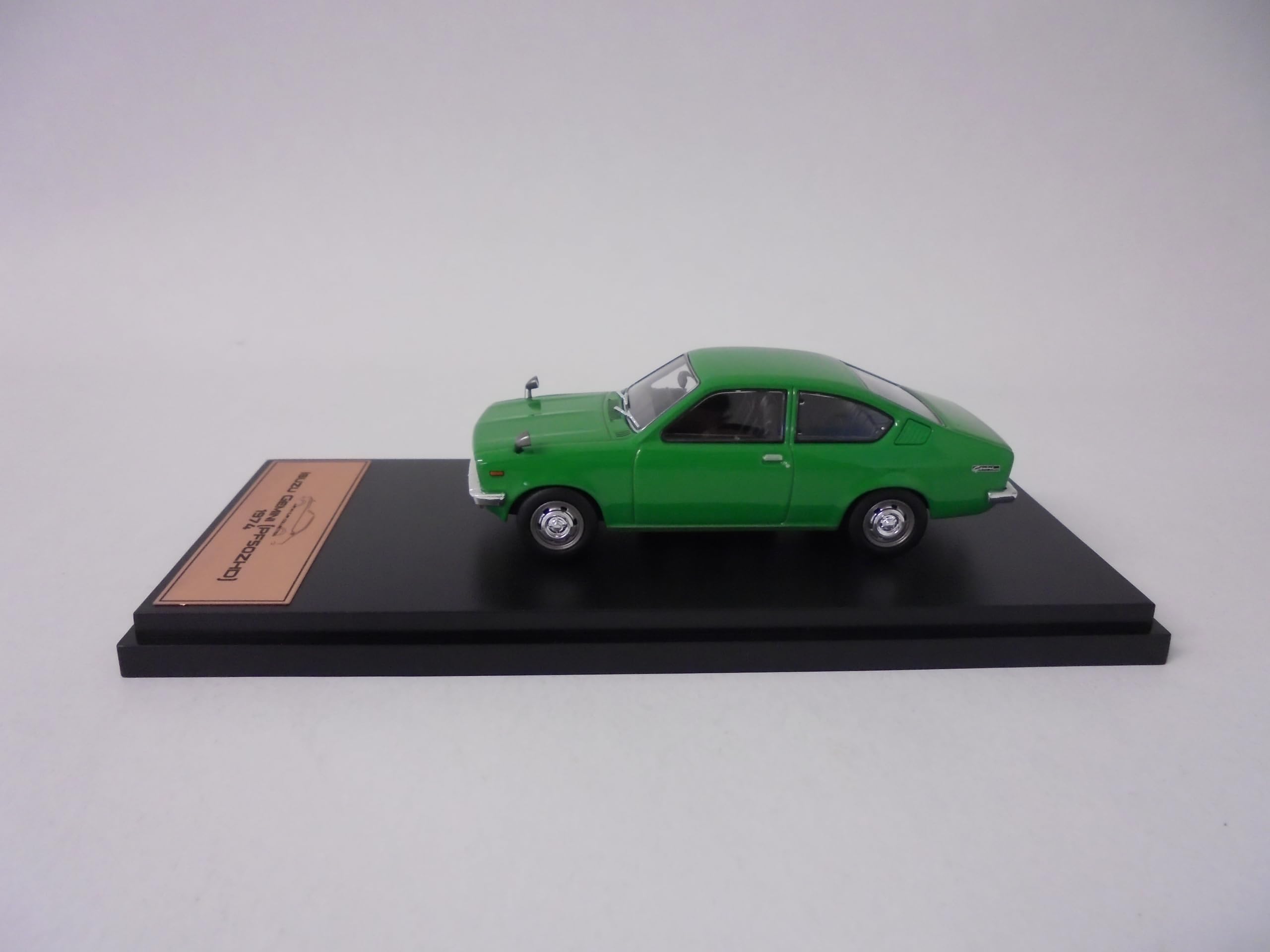 OPO 10 - Collectible miniature car 1/43 compatible with Isuzu Gemini 1974 - JPL39, Green - Image 2