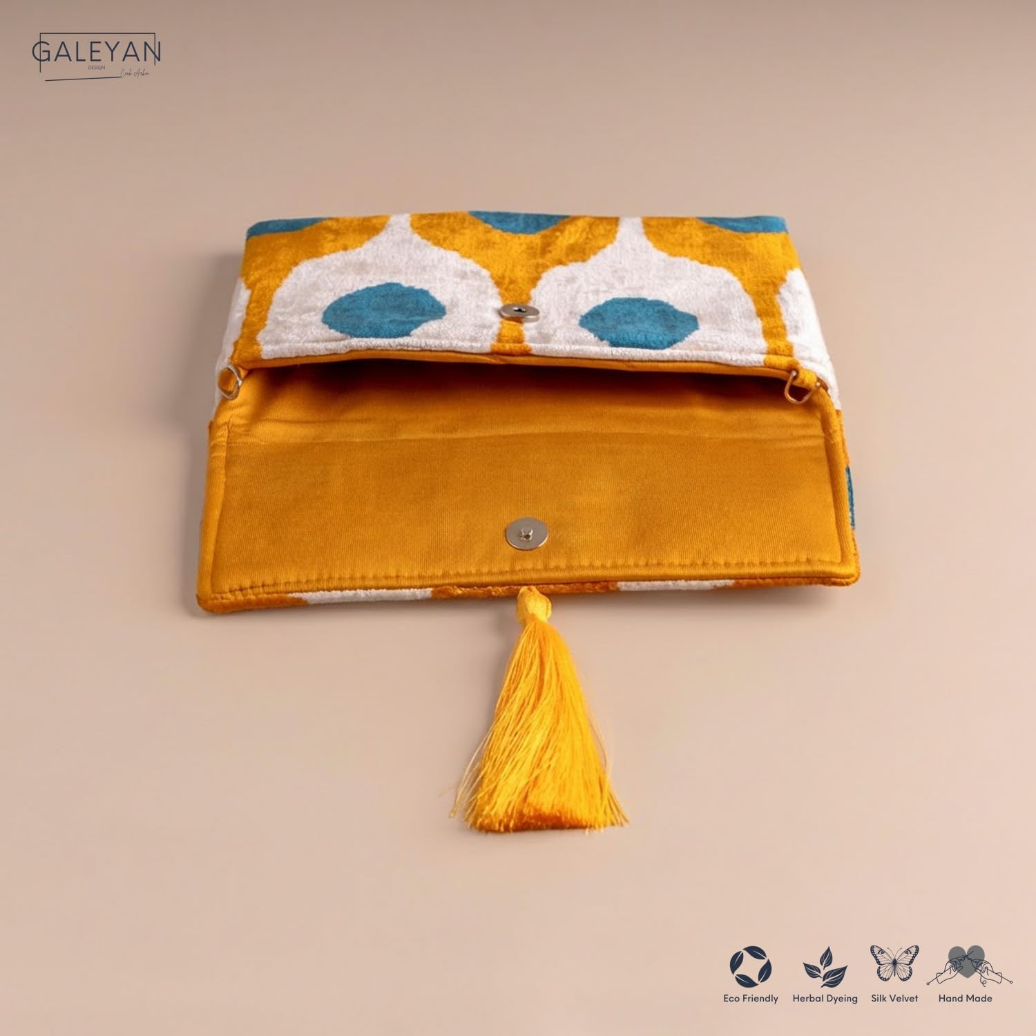 Pochette Ikat in velluto di seta fatta a mano, stile busta, design bohémien, motivo etnico, opzione cinturino a catena, pochette per feste serali, borsa premium, bianco sporco, turchese, oro