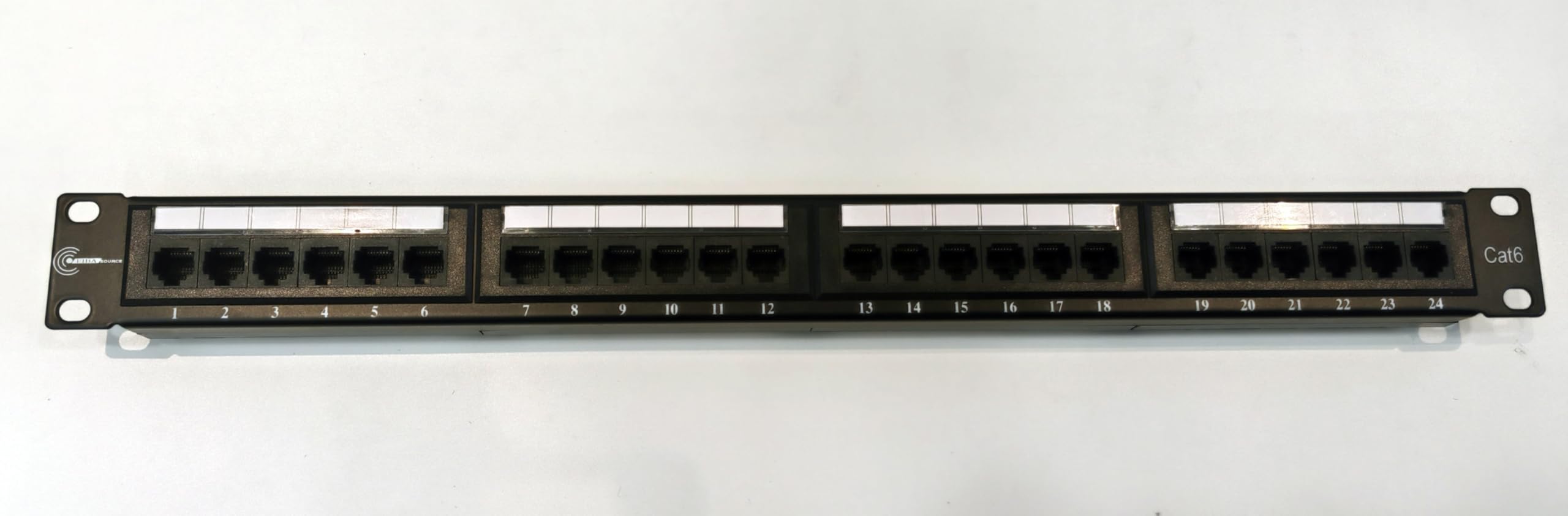 Panneau de brassage 24 ports Cat6 10G, panneau de brassage réseau UTP 48,3 cm, panneau de brassage Ethernet 1U à montage mural pour câblage Cat6, Cat5e, Cat5 (24 ports)