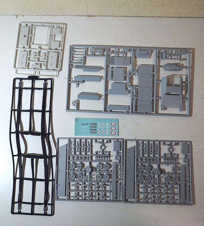 レアモデル❗️戦車 ミニカー 1/48 ガソリーヌ ロレーヌ キャタピラ輸送車 レアモデル❗️戦車 ミニカー 1/48 ガソリーヌ ルノーFT-17 37
