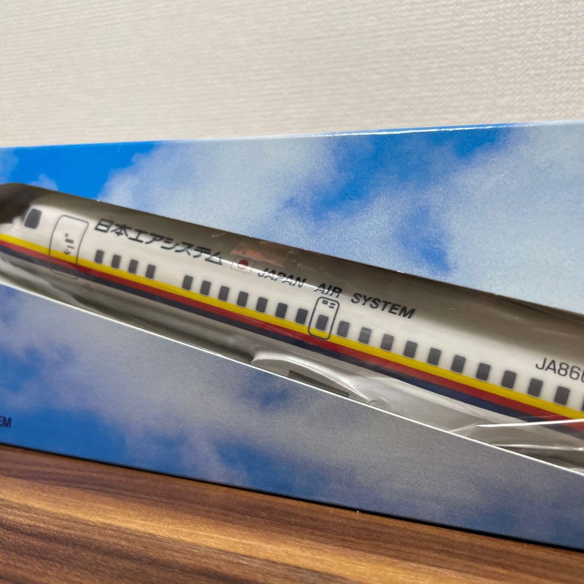 Amazon.co.jp: 飛行機 模型 YS-11 JAS 1:100 : おもちゃ