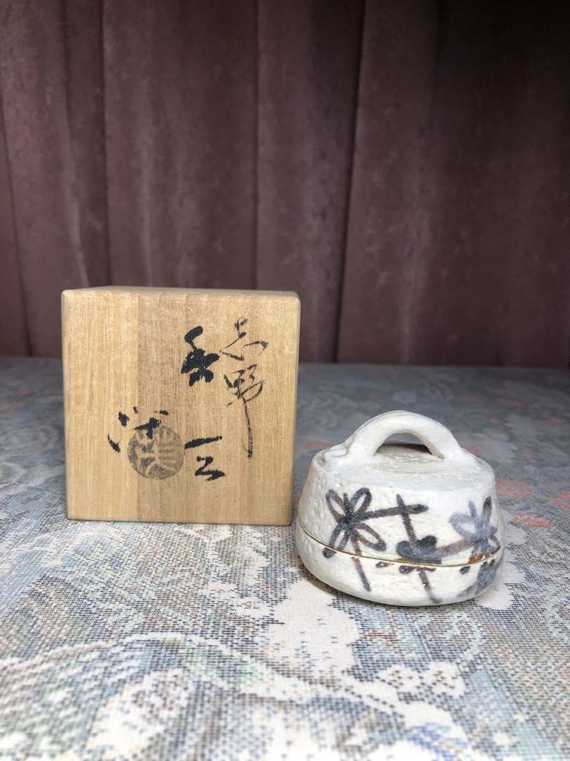 Amazon.co.jp: 織部焼 山口茂作 織部釉 鉄絵 香合 共箱 茶道具 茶器