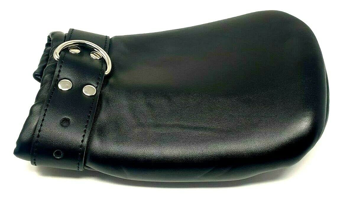 Bondage Masters Bondage Mitts/Dog Paws Padded with Attachable Rings Black