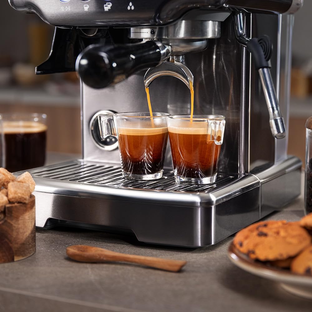 Cecotec Macchina Espresso Barista Power Espresso 20 Barista Steel & Grind. 2200W, 20Bar, Macinacaffè Conico, 2.1L Serbatoio Acqua, 180g Caffè, 30 Livelli, Thermoblock, Doppio Braccio, Accessori