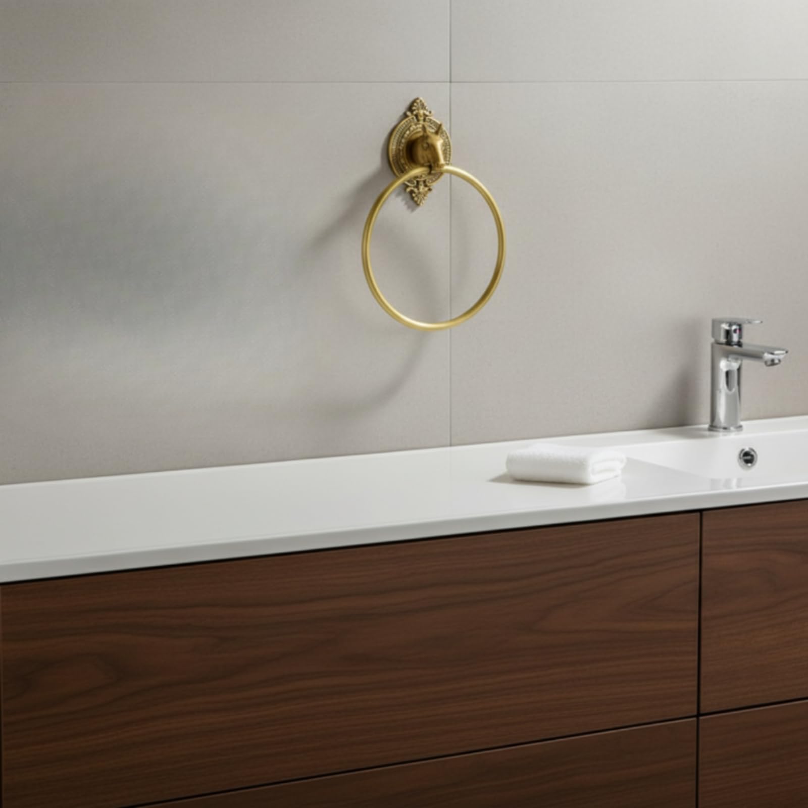 Toallero de Aro Decorativo para Baño Anillo Soporte Percha Latón con Placa Tallada Estilo Clásico Antiguo a Pared Adecuado para Lavabo Tocador Lavamanos Aseo 30cmx20.5cmx6cm