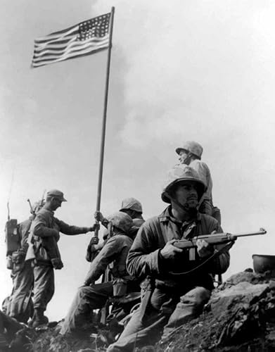 Miniatura 1 de Posterazzi Fotografía vectorial restaurada digitalmente de la primera bandera estadounidense que levanta durante la batalla de Iwo Jima en el Monte