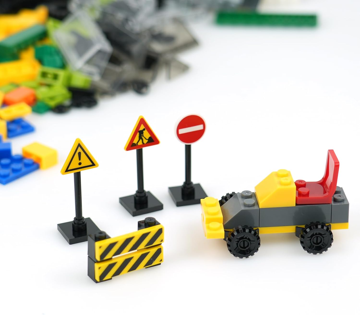 MALEKO Wheels and Axles Sets with Baseplates & Road Signs, Over 600 Pieces Classic Building Bricks Car Parts Kits, Bulk Small Base Plates and Traffic Light, Tires, Steering Wheels, Windshield