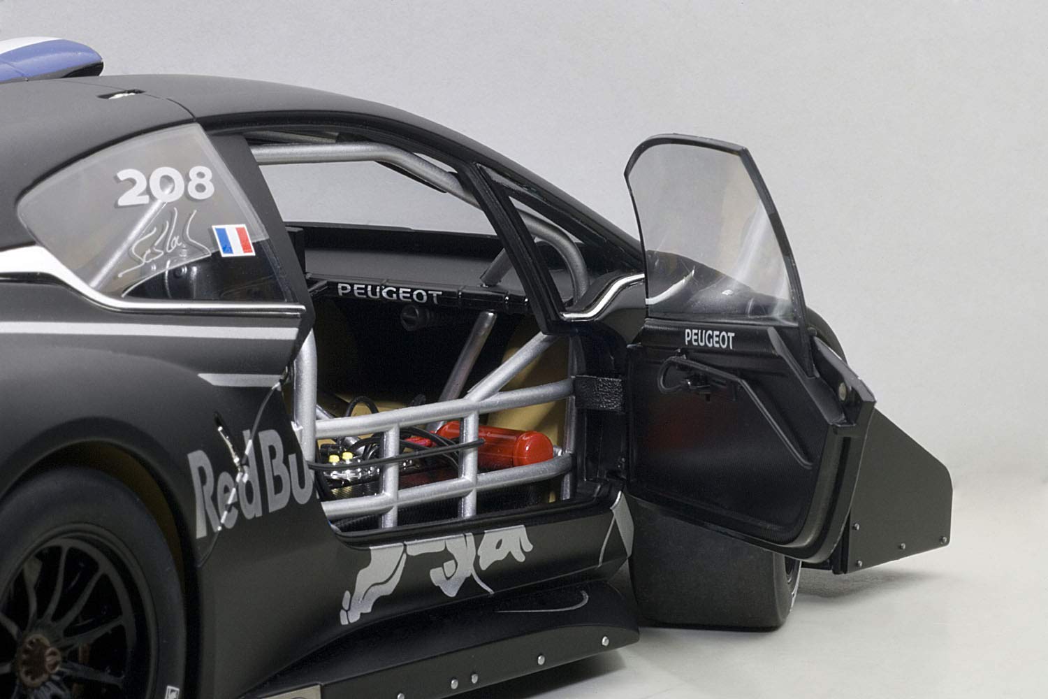 【美品】プジョー 208 T16 パイクスピーク仕様 1/18 Amazon.co.jp: AUTOart 1/18 プジョー 208 T16 パイクスピーク