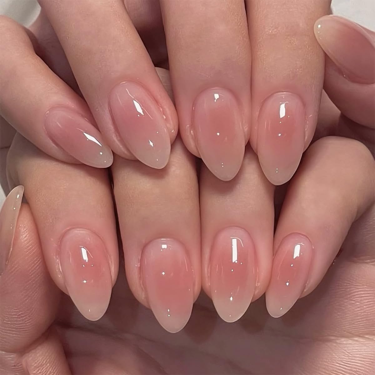 KQueenest Blass Rosa Press On Nails Kurz Mandel - Ombré Acryl Nägel zum Aufkleben French, Natürlich French Fake Nails Fingernägel zum aufkleben, Glänzende Gel Kunstnägel für Frauen, 24 Stück