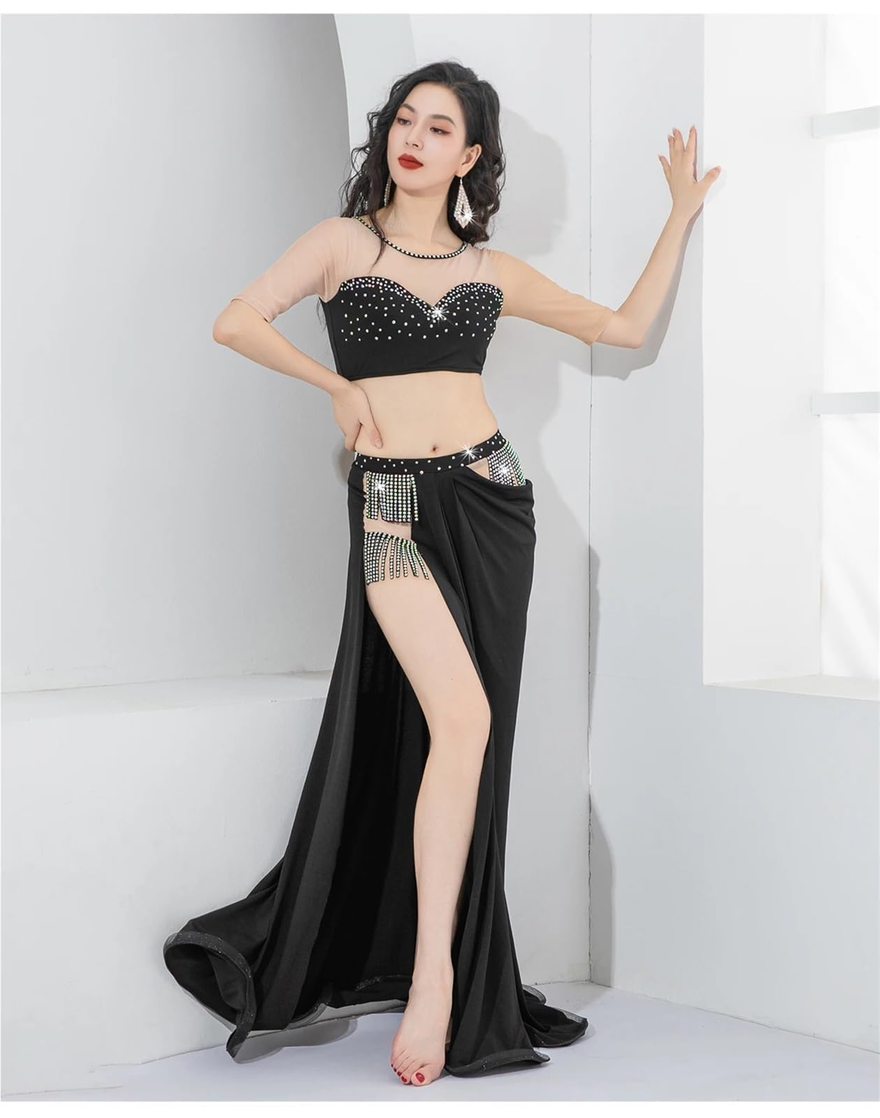 Abito da Ballo Elegante Costume Danza del Ventre Elasticizzato con Giuntura Divisa Top in Rete Nuda Gonna Lunga arricciata Frange Luccicanti