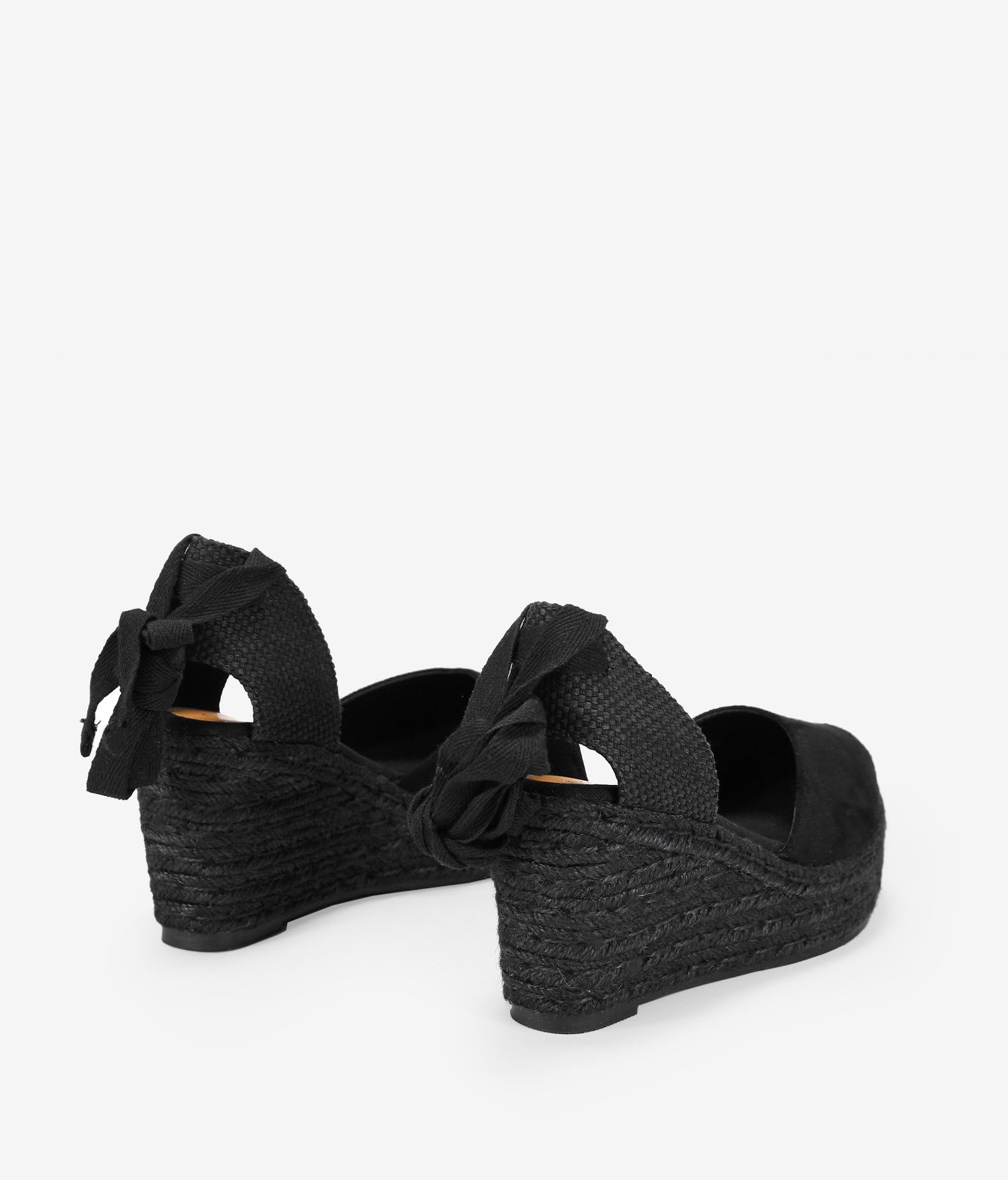 BOSANOVA Espadrillas realizzate in camoscio con dettaglio a scollatura a cuore, punta in rafia e leggera zeppa di Sparto da 8,5 cm. Chiusura con lacci Lace- up. Scarpe da donna