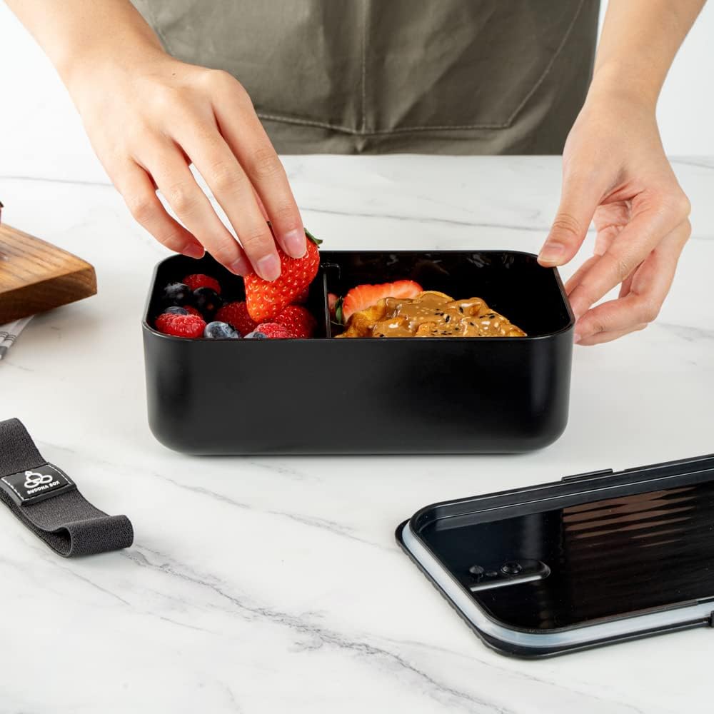 Restaurantware-Bento Tek 7.5 x 4.7 x 2.5 Inch Bento Box For Adults, 1 Reusable Adult Lunch Box - Food-Grade, Dishwashable, Black Plastic Microwavable Container, With Black Lid, Leakproof