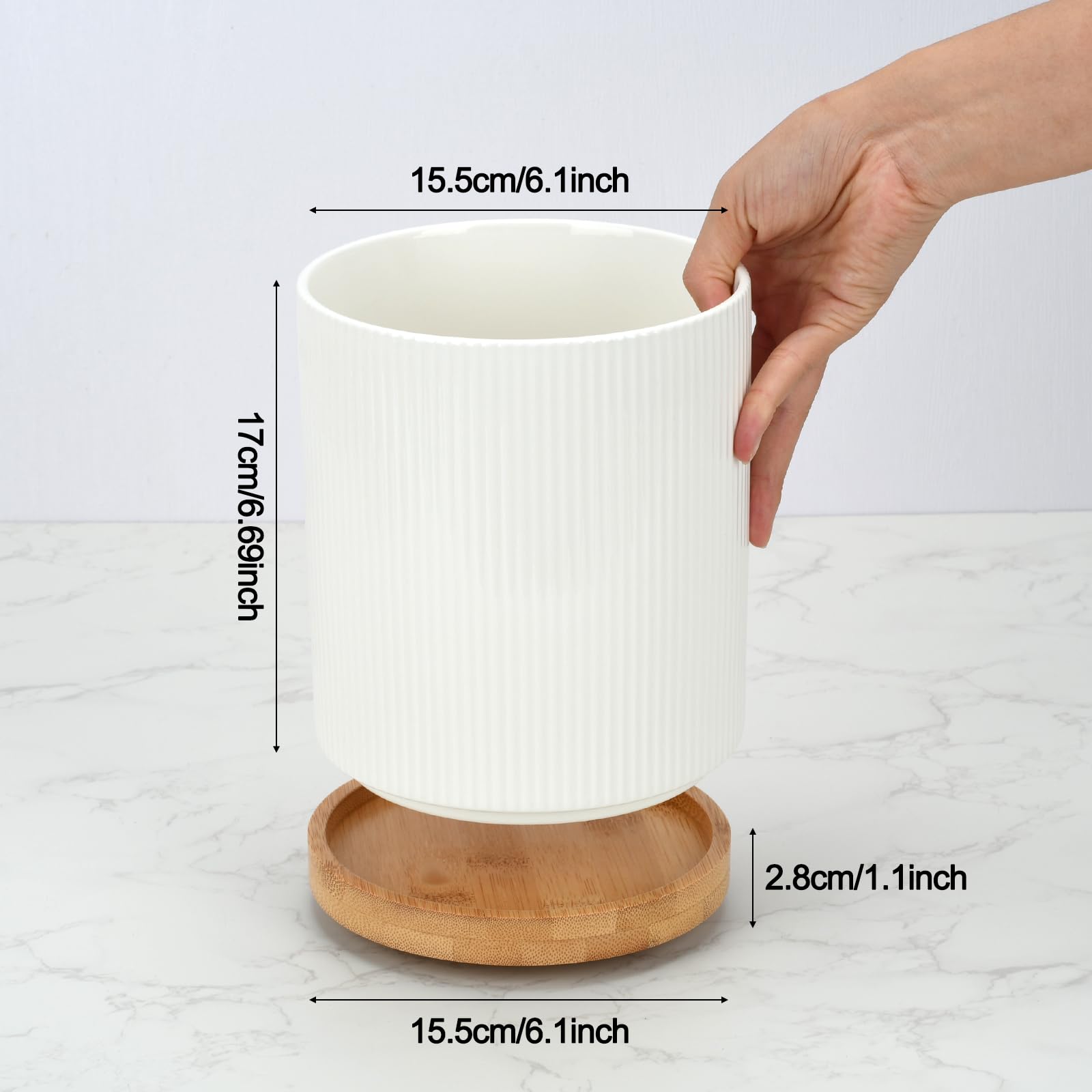 Moderner Küchenutensilienhalter aus Keramik, weißes geripptes Design mit Bambusboden, 360 Grad drehbar, 15,5 x 17,5 cm, Mehrzweck-Aufbewahrungsbehälter (weiß)